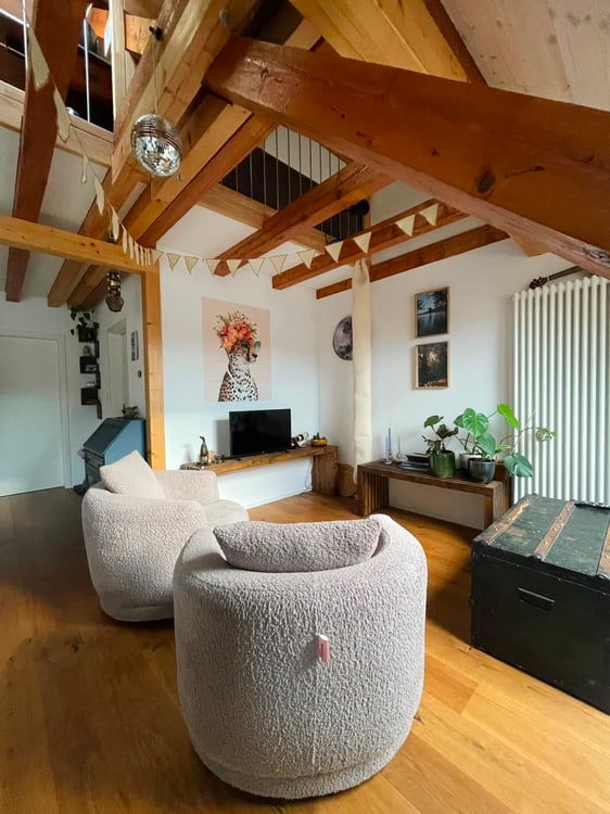 Charmante 2.5-Zimmer-Dachwohnung mit Galerie und Balkon in Liebefeld 2