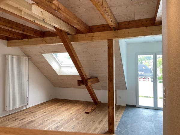 Charmante 2.5-Zimmer-Dachwohnung mit Galerie und Balkon in Liebefeld 18