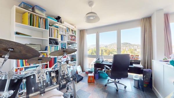 Helles Einfamilienhaus mit traumhafter Panoramaaussicht,Doppelgarage, gr. Aussenbereich & Lift 9