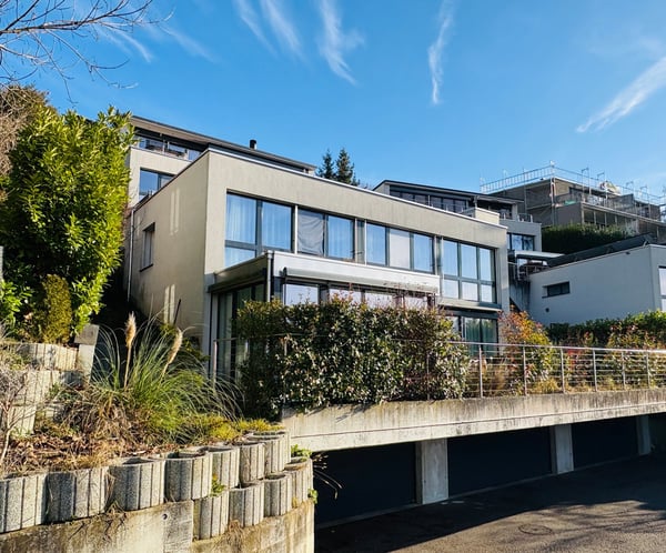 Helles Einfamilienhaus mit traumhafter Panoramaaussicht,Doppelgarage, gr. Aussenbereich & Lift 1