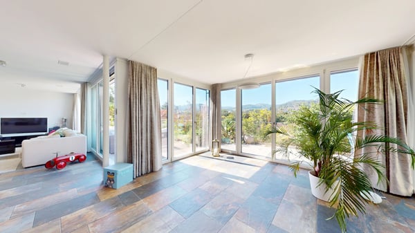 Helles Einfamilienhaus mit traumhafter Panoramaaussicht,Doppelgarage, gr. Aussenbereich & Lift 2