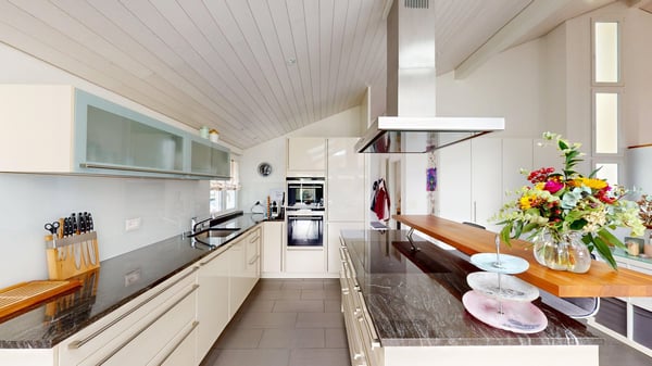 Muttenz : Freistehendes  - 1.5 Zi.- EFH auf traumhaftem Grundstück u. ruhiger Lage 2