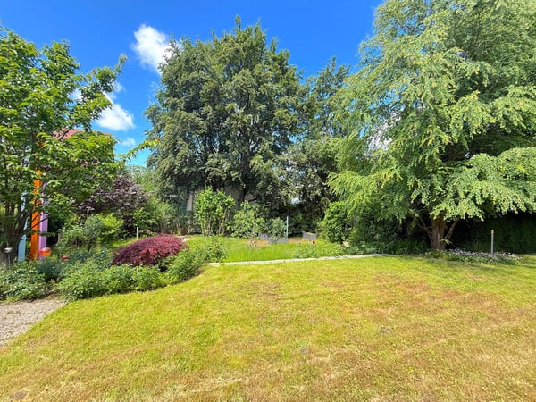 Stylish 10-Room Townhouse in a Prime Location in Riehen with a Stunning Garden and Garage Box 4
