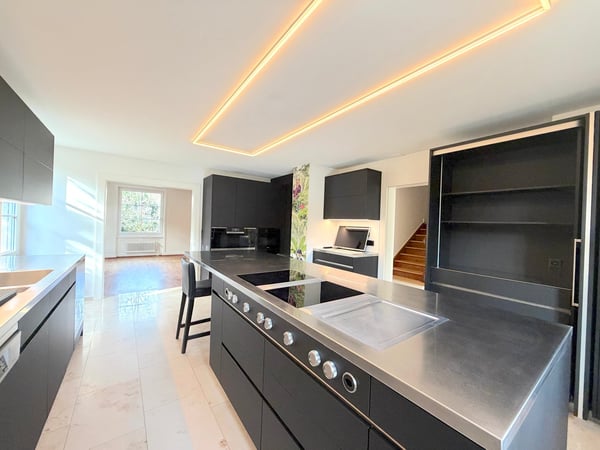 Stylish 10-Room Townhouse in a Prime Location in Riehen with a Stunning Garden and Garage Box 8