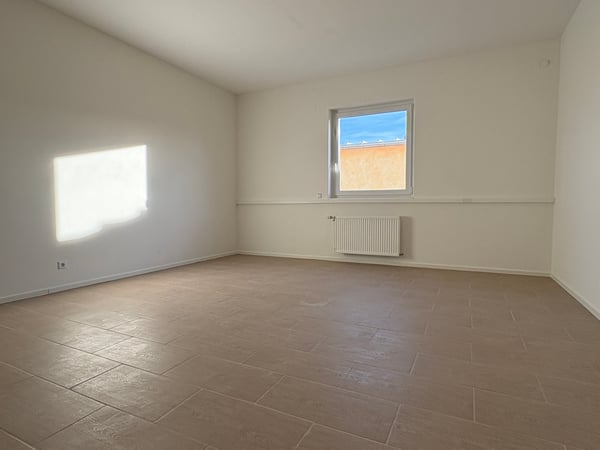 Moderne und hochwertige Gewerbeimmobilie mit ausgebautem EG & flexiblem Rohbau OG 5