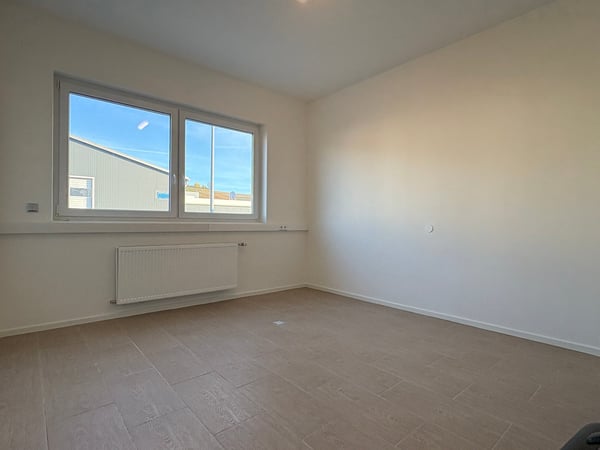 Moderne und hochwertige Gewerbeimmobilie mit ausgebautem EG & flexiblem Rohbau OG 8