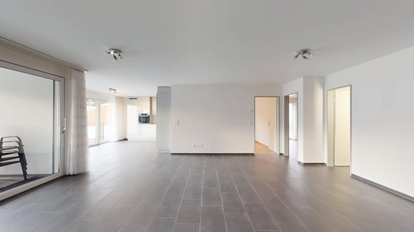 Attraktive 3,5-Zi.-Wohnung mit Balkon, Lift und Tiefgarage in zentraler Lage von Laufen 9