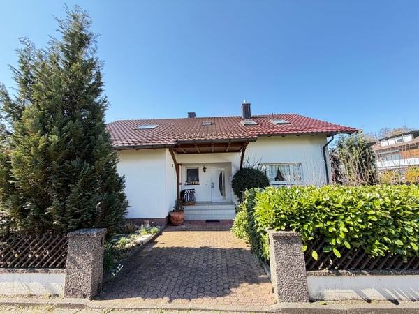 Attraktives 5.5 Zi. Familiyhome mit Gartenparadies in Lörrach-Hauingen 1