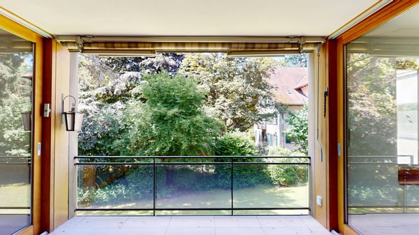 Schöne 4,5 Zi Maisonette-Wohnung mit überdachtem Balkon an ruhiger und begehrter Wohnlage in Riehen 2