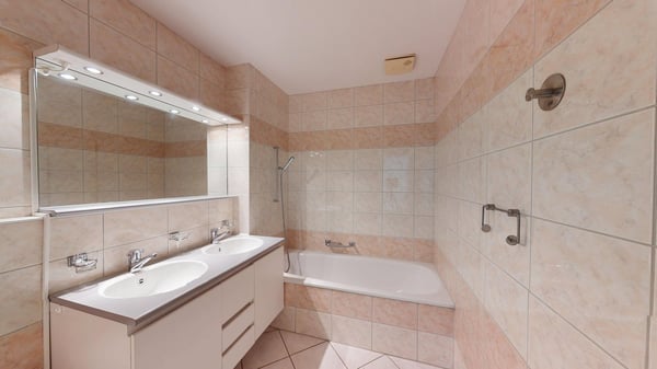 Schöne 4,5 Zi Maisonette-Wohnung mit überdachtem Balkon an ruhiger und begehrter Wohnlage in Riehen 8