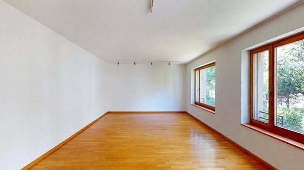 Schöne 4,5 Zi Maisonette-Wohnung mit überdachtem Balkon an ruhiger und begehrter Wohnlage in Riehen 5