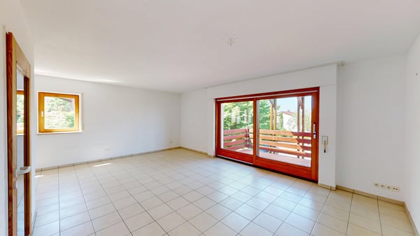 Rümmingen: Große Doppelhaushälfte mit schönem Garten, drei Stellplätzen und sep. Einliegerwohnung(en 3