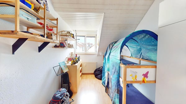 Wohnen mit Weitblick: 4-Zi. Dachgeschosswohnung hohe Decken, großzügiger Balkon und TG-Stellplatz 5