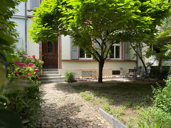 A fully refurbished 10-room townhouse in the Spalen district near  the Spalentor and  Uni of Basel 1