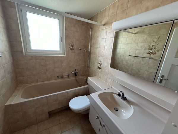 Grosszügige 2-Zimmer Genossenschaftswohnung mit grossem Balkon 3