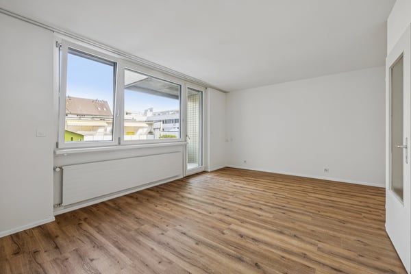Sanierte 1.5-Zimmer-Wohnung mit Balkon an der Holbeinstrasse in Basel 4