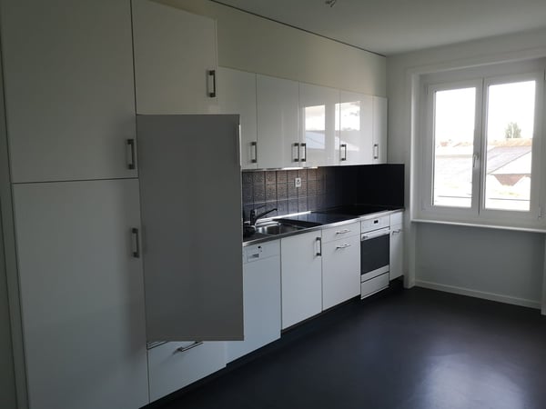 Schöne 3 Zimmer-Genossenschaftswohnung mit verglastem Balkon 2