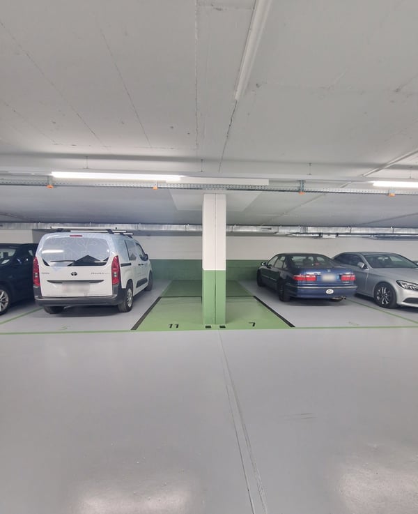 Sanierte Motorräder-/Lastenfahrzeugplätze 3