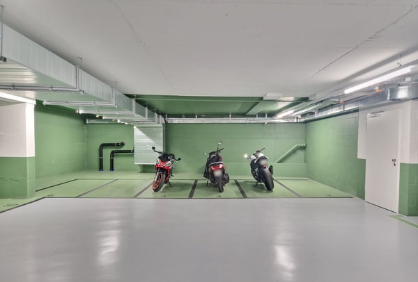 Sanierte Motorräder-/Lastenfahrzeugplätze