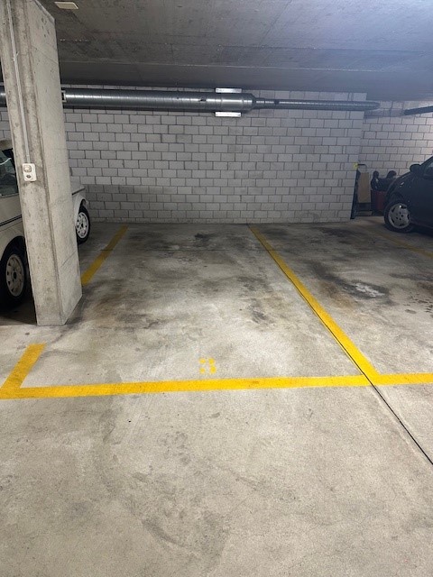 Clara-Quartier - Autoeinstellhallenplatz in geschlossenem Untergeschoss (Autolift) zu vermieten 4