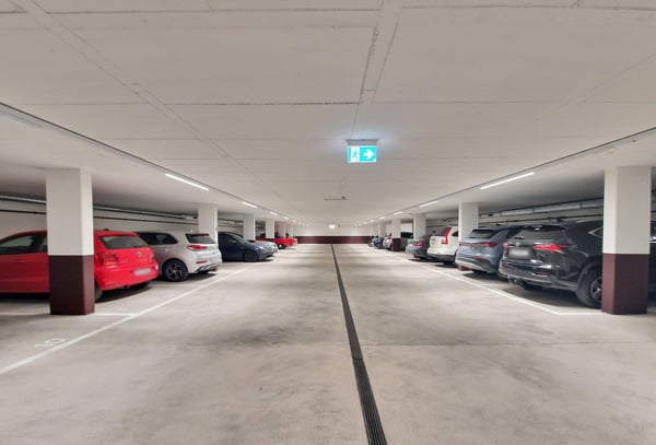 Einstellhallenplatze zu vermieten - frisch saniert! E-Mobilität auf Wunsch realisierbar. 2