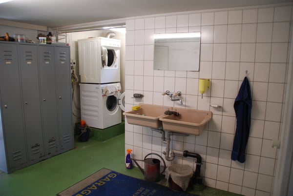 Wohnhaus mit Gewerbetrakt 19