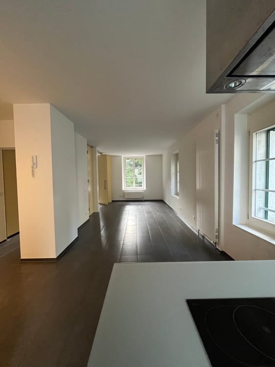 Renovierte 2.5-Zimmer-Altbauwohnung / Appartement rénové de 2,5 pièces 2
