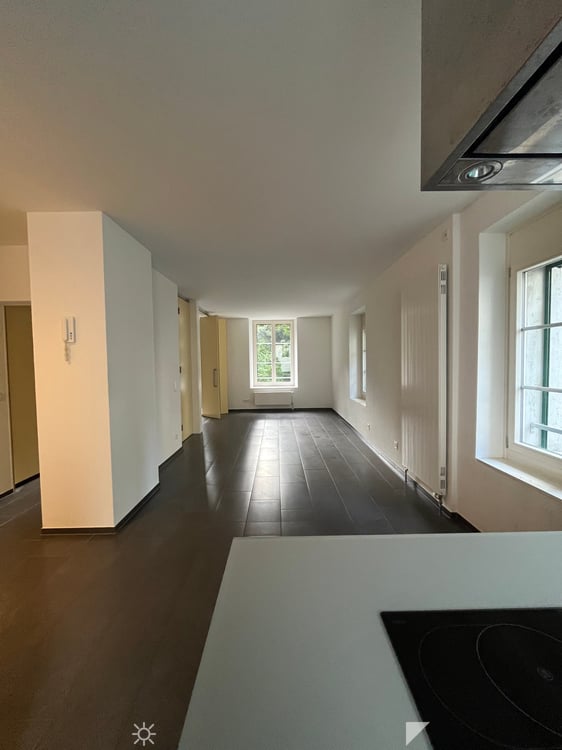 Renovierte 2.5-Zimmer-Altbauwohnung  / Appartement rénové de 2,5 pièces 2