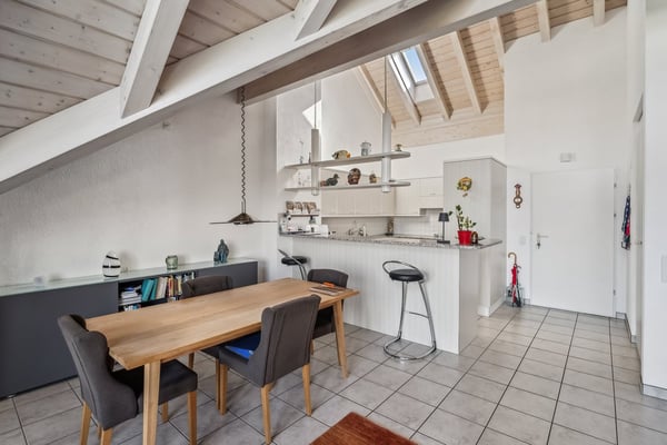 Charmante Dachwohnung mit Weitsicht 6