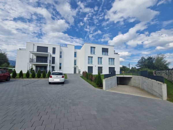 Moderne Dachwohnung mit Terrasse 1