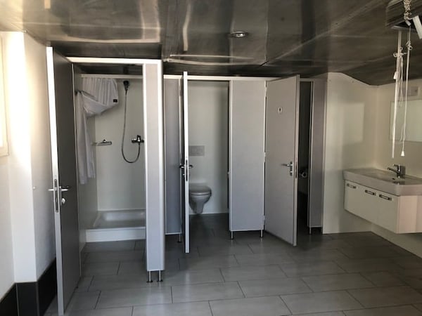 Moderne Geschäftsräume in Glarus Süd zu vermieten 6