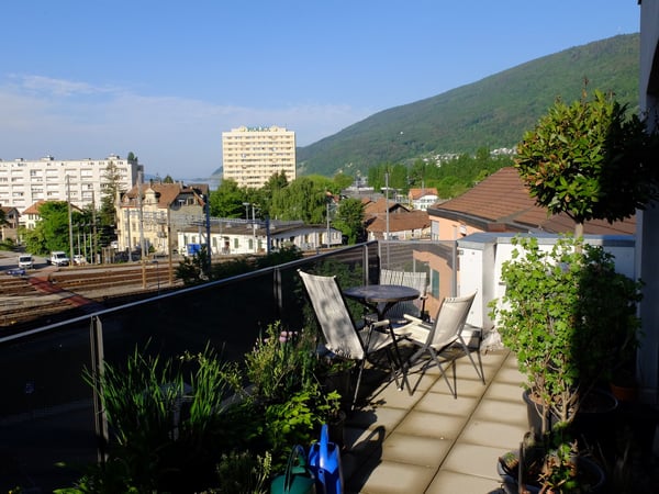 Moderne 2.5-Zimmer-Wohnung mit Balkon und Aussicht 8