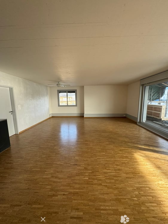 Moderne 2.5-Zimmer-Wohnung mit Balkon und Aussicht 2
