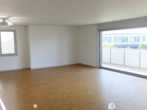 Moderne 2.5-Zimmer-Wohnung mit Balkon und Aussicht 3
