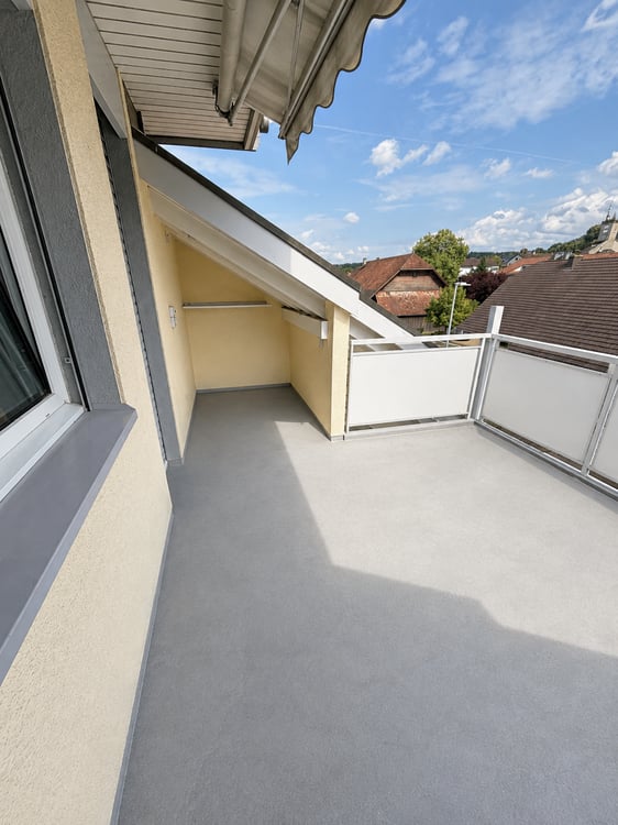 Grossszügige, helle Wohnung in gepflegter Überbauung 11