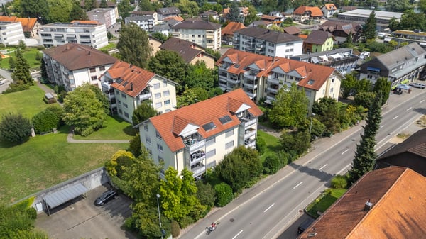Grossszügige, helle Wohnung in gepflegter Überbauung 1
