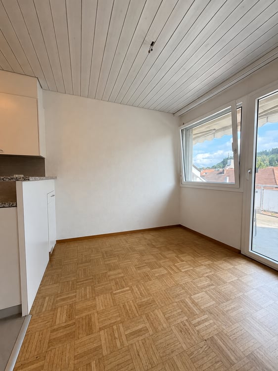 Grossszügige, helle Wohnung in gepflegter Überbauung 8