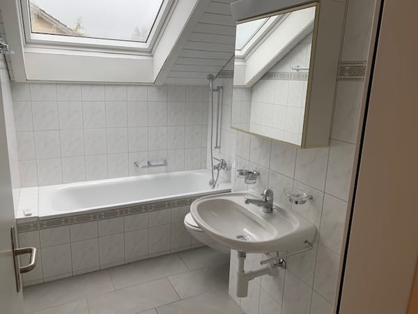 Grossszügige, helle Wohnung in gepflegter Überbauung 7