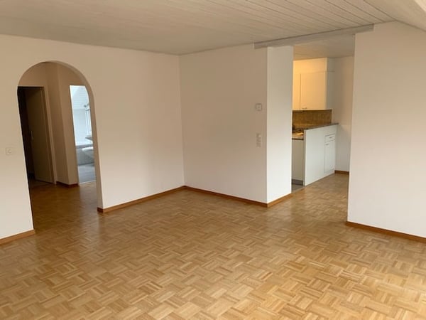 Grossszügige, helle Wohnung in gepflegter Überbauung 4