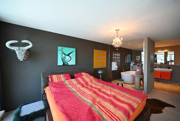 DESIGNERWOHNUNG MIT LIEBE ZUM DETAIL UND PANORAMASICHT 12