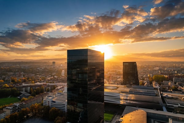 SKYLINE. EXCLUSIVE. BUSINESS. 1