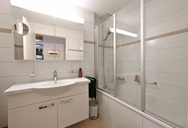Charmante 3.5/4.5-Zimmer-Maisonettewohnung an Hanglange 9