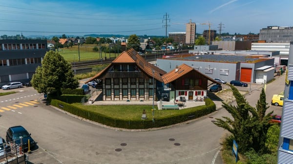Vollvermietetes Wohn- und Geschäftshaus in Zollikofen 2
