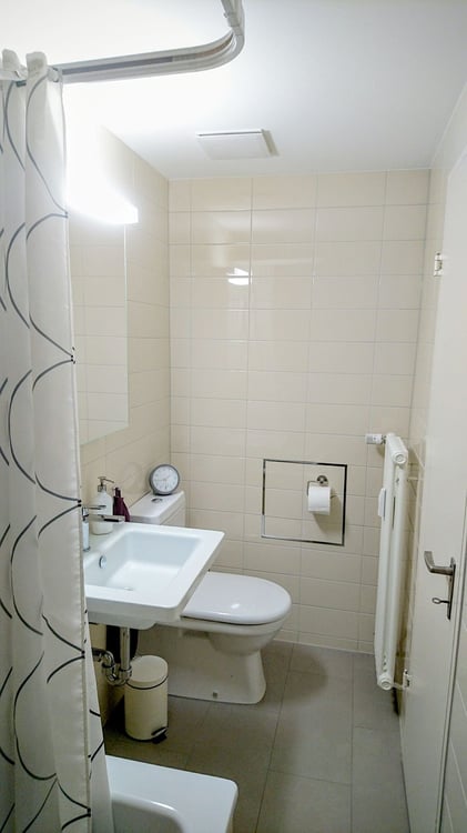 Tolle Wohnung mit Lift und eigener Waschmaschine/ Modern flat with elevator and own laundry machine 4