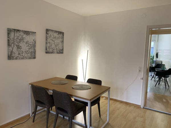 City Centre: modern furnished apartment with lift and large balcony 3