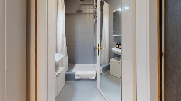 Unique Serviced Living @ Airport Line 7