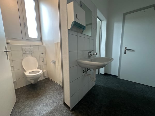 Helle Gewerbefläche im 1. OG an der Sagmattstrasse 13 5