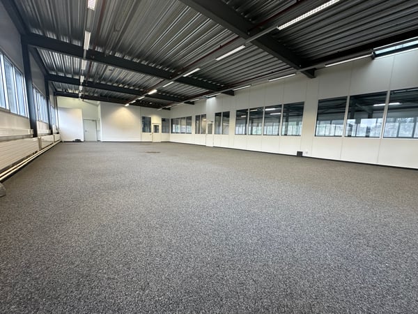 Helle Gewerbefläche im 1. OG an der Sagmattstrasse 13 2