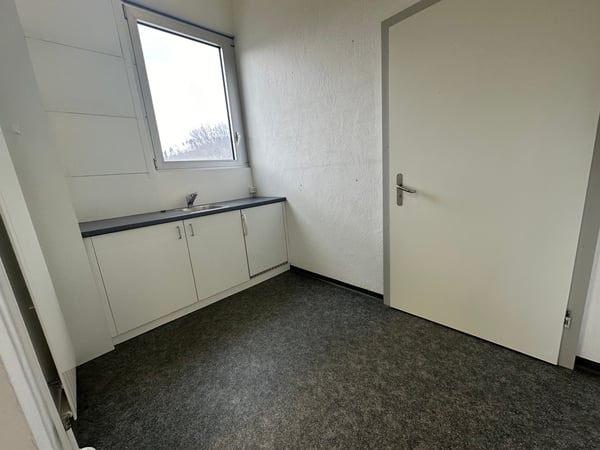 Helle Gewerbefläche im 1. OG an der Sagmattstrasse 13 4