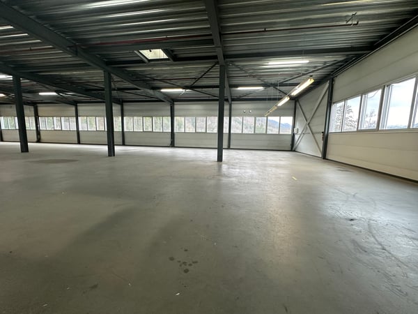 Helle Gewerbefläche im 1. OG an der Sagmattstrasse 13 8